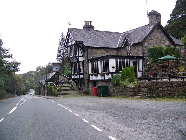 Halfway House, Bontddu © Maigheach-gheal cc-by-sa/2.0 :: Geograph ...