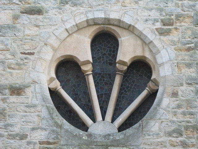 Unusual window in the tower of St © Mike Quinn cc-by-sa/2.0 .
