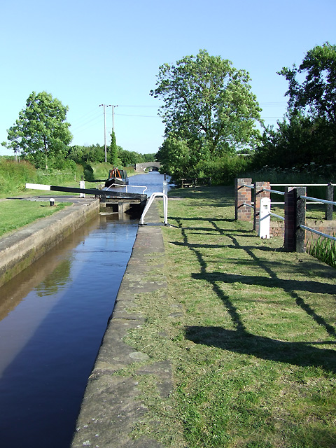 Atherstone Locks No 8, Coventry Canal,... © Roger Kidd Cc-by-sa/2.0 ...