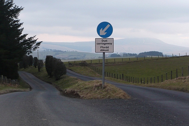 dual-carriageway-to-llywel-graham-horn-cc-by-sa-2-0-geograph