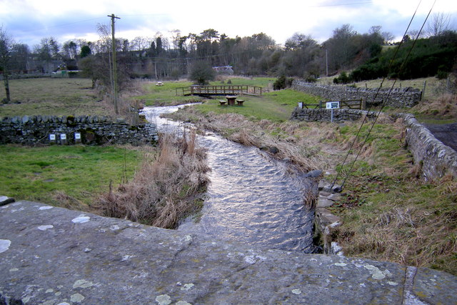 Vinny Water, Letham, Angus, Looking © Alan Morrison Cc-by-sa 2.0 