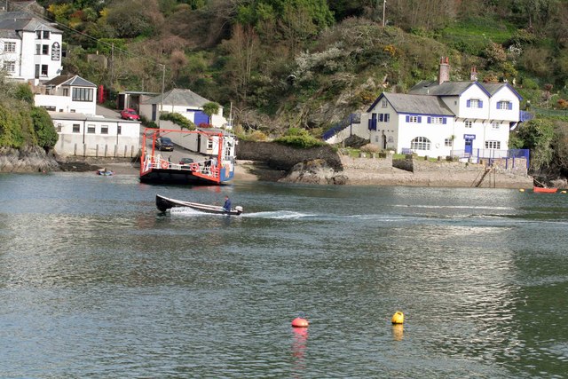 The Bodinnick Ferry On The River Fowey Roger Geach Cc By Sa 2 0