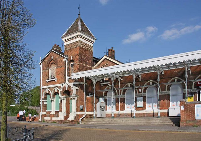 Leatherhead Station © John Salmon Cc By Sa20 Geograph Britain And