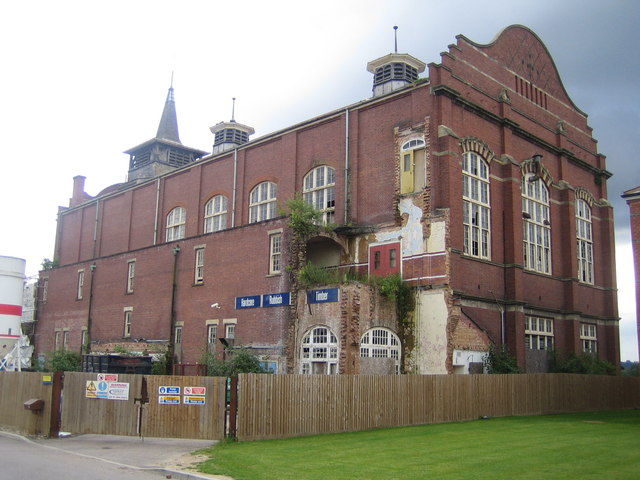 london-colney-napsbury-park-nigel-cox-cc-by-sa-2-0-geograph