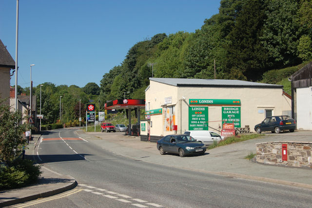 Petrol Station And Store On A483 © John Firth Cc-by-sa 2.0 :: Geograph 