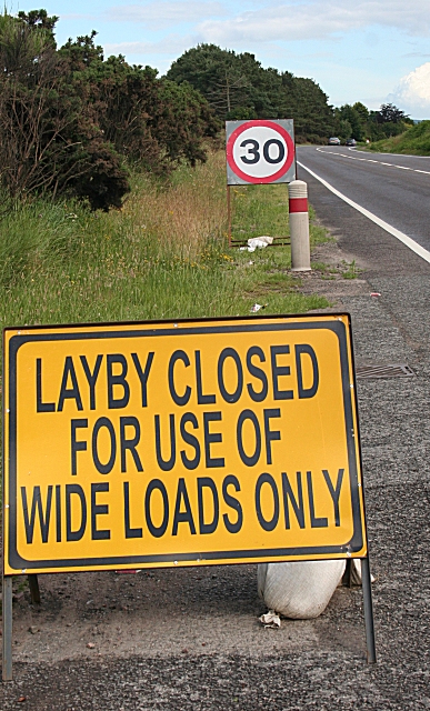 ambiguous-sign-anne-burgess-cc-by-sa-2-0-geograph-britain-and-ireland