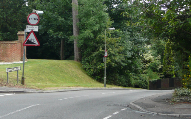 succombs-hill-steep-hill-25-adam-morse-cc-by-sa-2-0-geograph