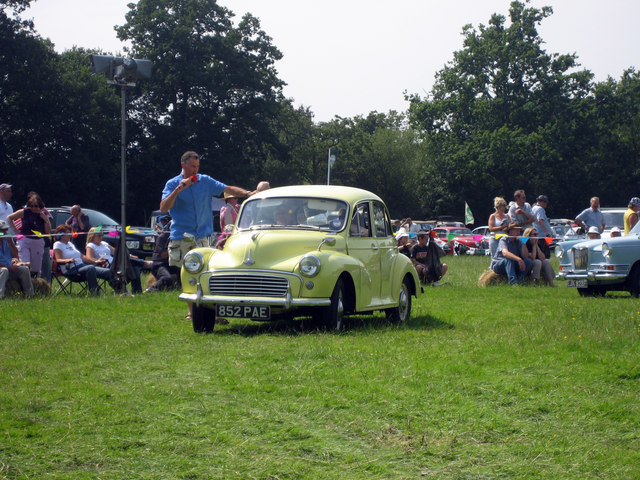 yellow morris minor