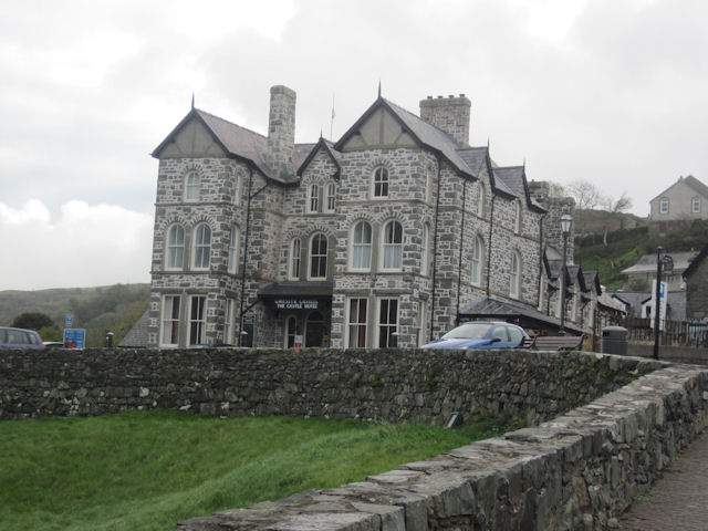 Castle Hotel Harlech John Firth cc-by-sa 2 0 Geograph Britain and