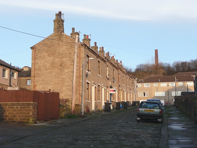 Longbottom Terrace Siddal Halifax © Humphrey Bolton Geograph