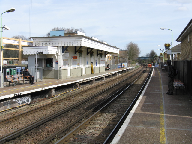 south-acton-station-peter-whatley-cc-by-sa-2-0-geograph-britain