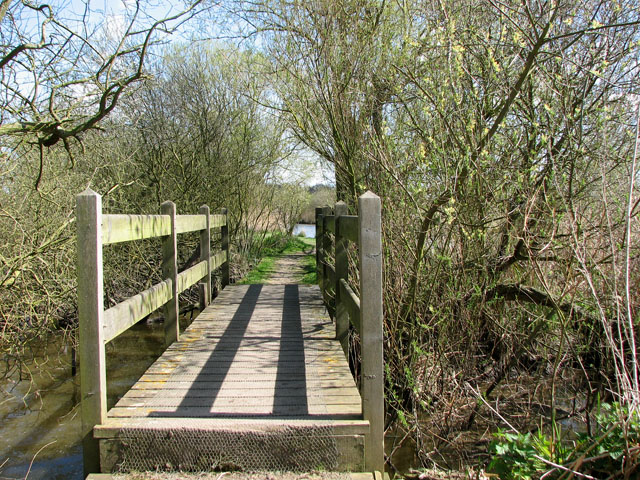 Footbridge On The Wherryman S Way Evelyn Simak Cc By Sa