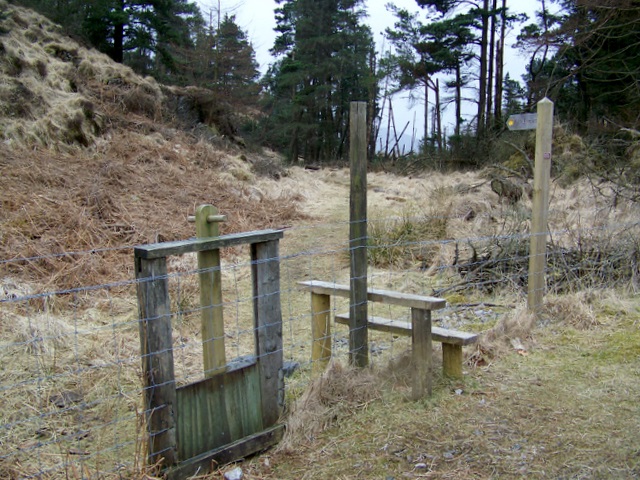 Stile And Footpath Near Hinning House Maigheach Gheal Cc By Sa 2 0