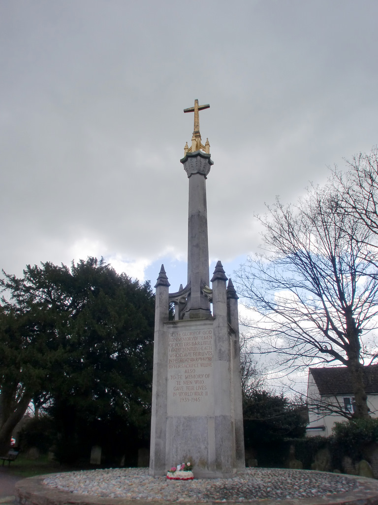 War Memorial High Street Potters Bar Christine Matthews Cc By