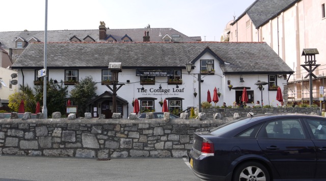 the-cottage-loaf-peter-teal-cc-by-sa-2-0-geograph-britain-and-ireland