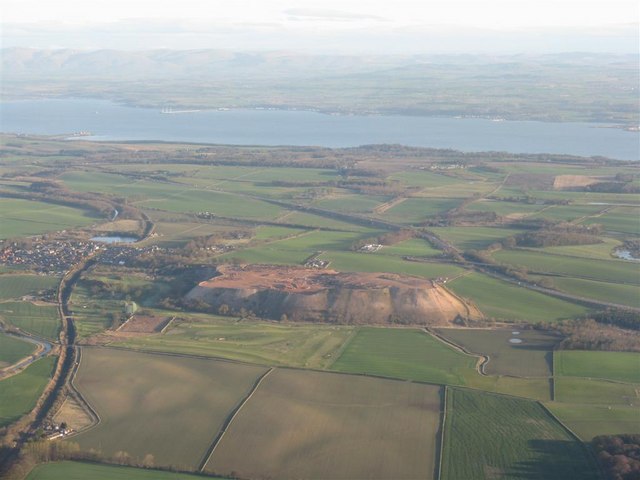 0701 Shale bing at Winchburgh \u00a9 M J Richardson cc-by-sa\/2.0 :: Geograph ...