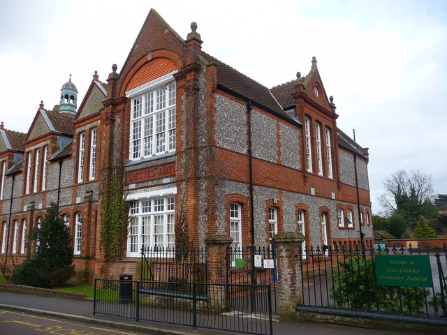 Basingstoke - Fairfield Primary School © Chris Talbot :: Geograph 