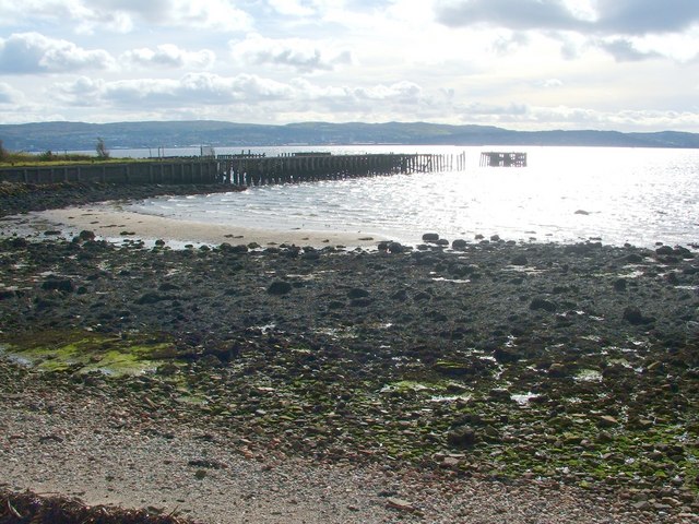 Old Quay And Piers At Craigendoran Lairich Rig Cc By Sa 2 0