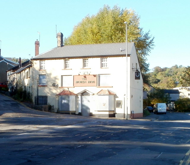 Closed The Horseshoe Pub, Pontnewynydd © Jaggery :: Geograph Britain 