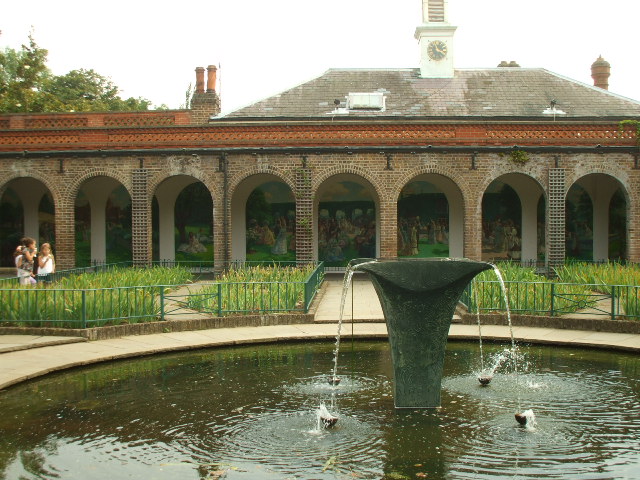 Mural & fountain in Holland Park