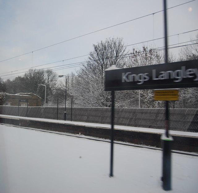 kings langley station