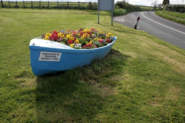 Sponsored floral rowing boat (C) David Lally :: Geograph Britain and ...