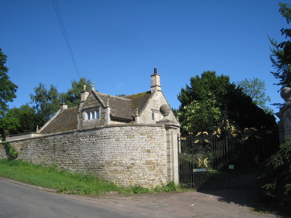 The Gates And Lodge To Caythorpe Court Jonathan Thacker Geograph