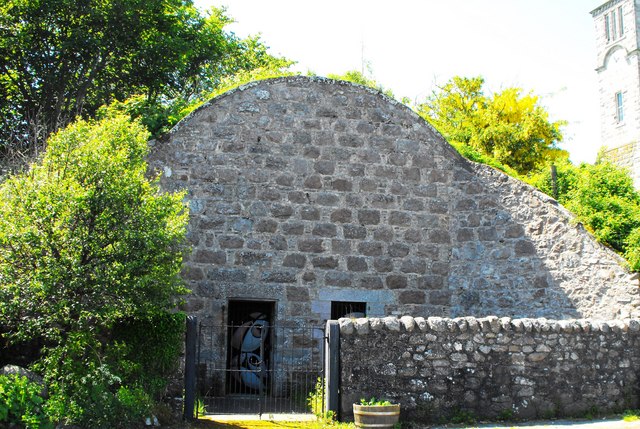 old-ice-house-john-mackenzie-cc-by-sa-2-0-geograph-britain-and-ireland