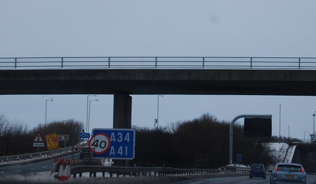 M40, bridge at junction 9 © N Chadwick cc-by-sa/2.0 :: Geograph Britain and Ireland