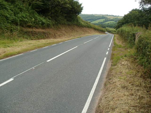 broken-white-lines-at-edge-of-the-a4067-jaggery-geograph