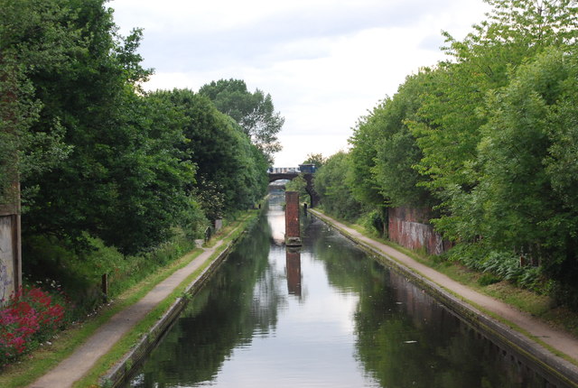 Birmingham Canal © N Chadwick cc-by-sa/2.0 :: Geograph Britain and Ireland