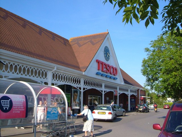 tesco-clevedon-derek-harper-cc-by-sa-2-0-geograph-britain-and-ireland