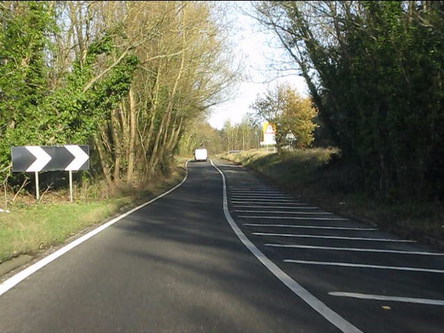 a4091-a-single-lane-dual-carriageway-peter-whatley-cc-by-sa-2-0