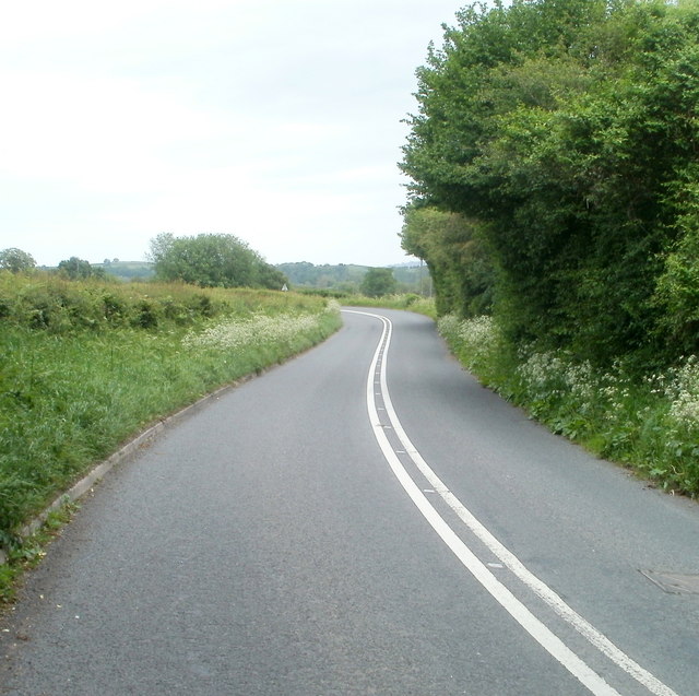 double-white-lines-on-the-road-from-jaggery-geograph-britain