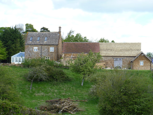 Pomfret Castle Farm 2 © Michael Dibb Cc By Sa20 Geograph Britain