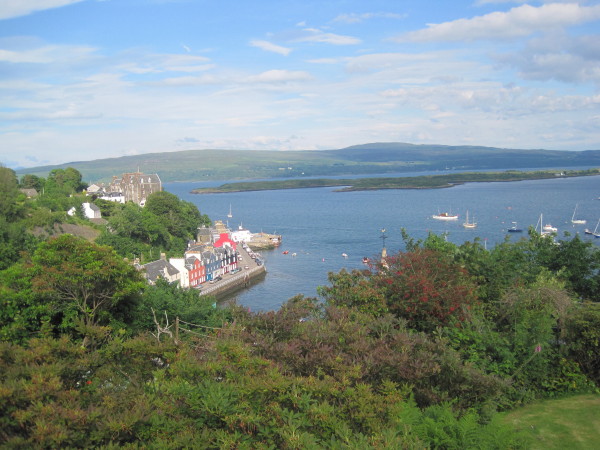 Tobermory And Tobermory Bay © Les Hull Cc-by-sa 2.0 :: Geograph Britain 