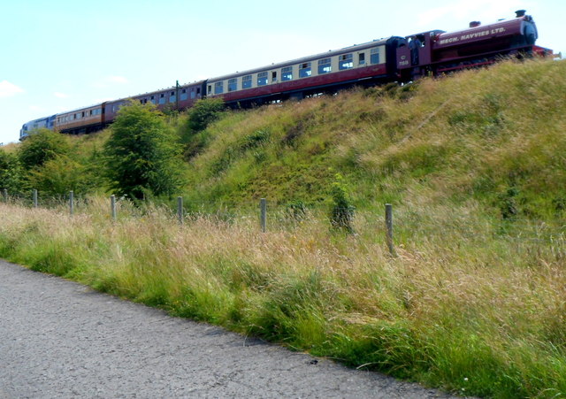 Train On An Embankment Blaenavon Jaggery Cc By Sa Geograph