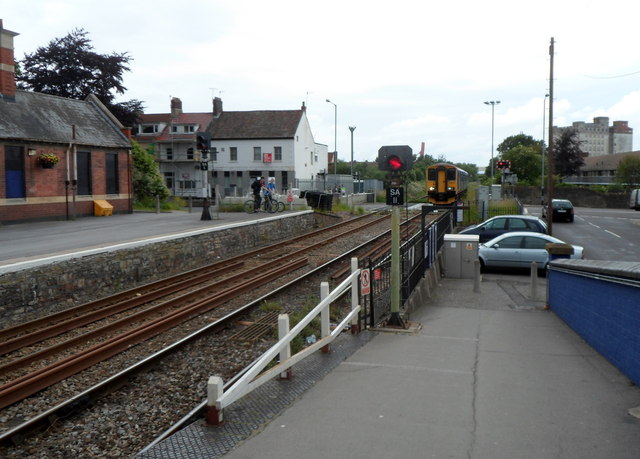 Train From Severn Beach Approaches © Jaggery Cc-by-sa 2.0 