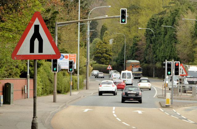 end-of-dual-carriageway-sign-marino-albert-bridge-cc-by-sa-2-0