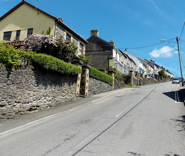 Houses On The North Side Of Bedwellty Jaggery Cc By Sa 2 0