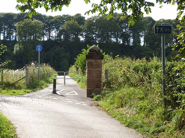 Maidenbower Cycle Path © Oliver Dixon :: Geograph Britain and Ireland