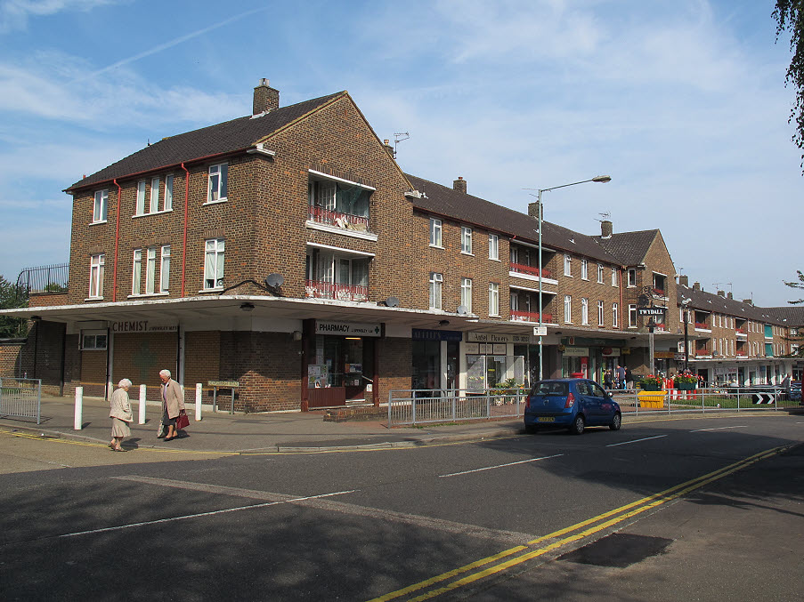 Twydall Green Shops 1 Stephen Craven Cc By Sa 2 0 Geograph