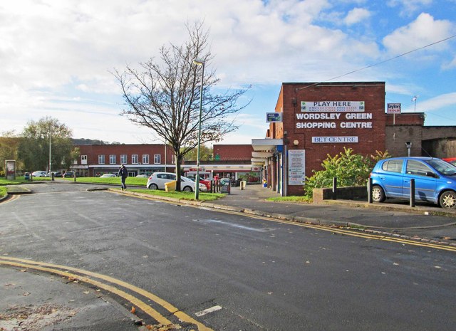 wordsley-green-shopping-centre-wordsley-p-l-chadwick-cc-by-sa-2-0