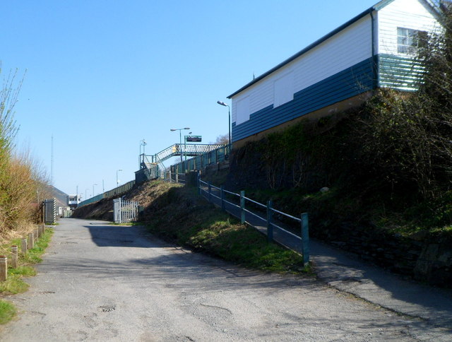 Access Road To Platform 1 At Machynlleth... © Jaggery Cc-by-sa/2.0 ...