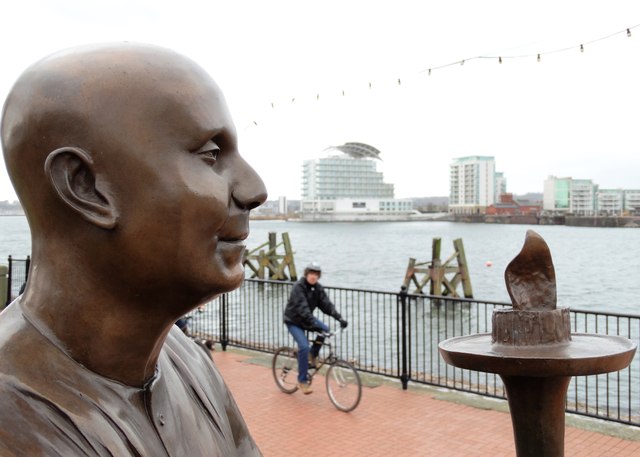 World <b>Harmony Peace</b> Statue, Cardiff Bay - 3859315_f26c6274