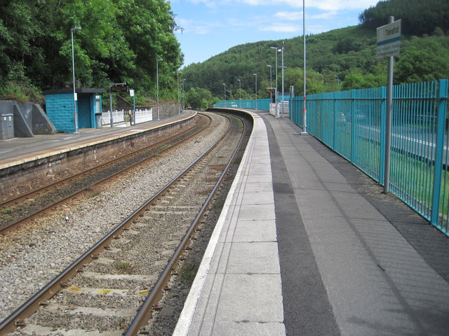 Trehafod Railway Station Rhondda Cynon Nigel Thompson Cc By Sa 2