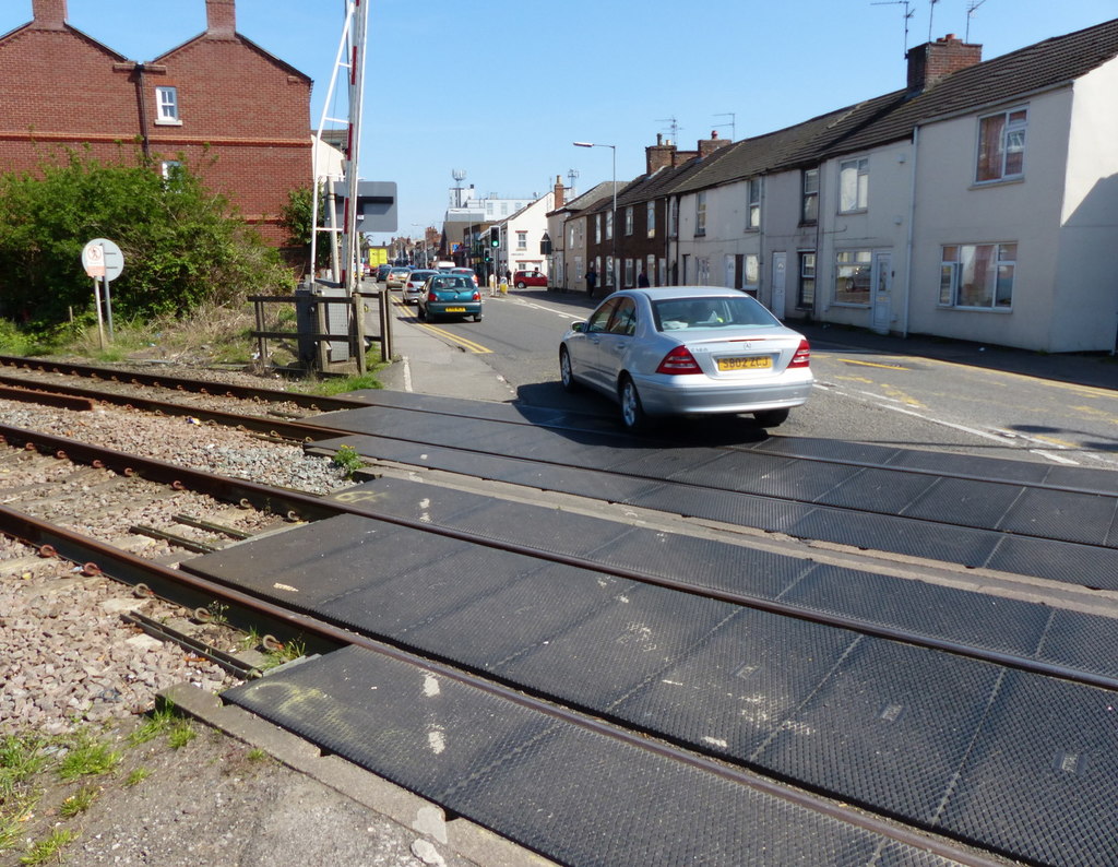 Level Crossing On Winsover Road In Mat Fascione Cc By Sa 2 0