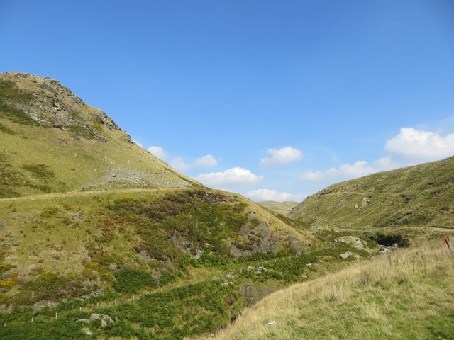 valley-between-hills-bill-nicholls-cc-by-sa-2-0-geograph-britain