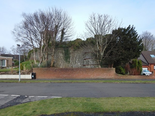 Retaining Wall Below Ardencaple Tower Lairich Rig Cc By Sa 2 0