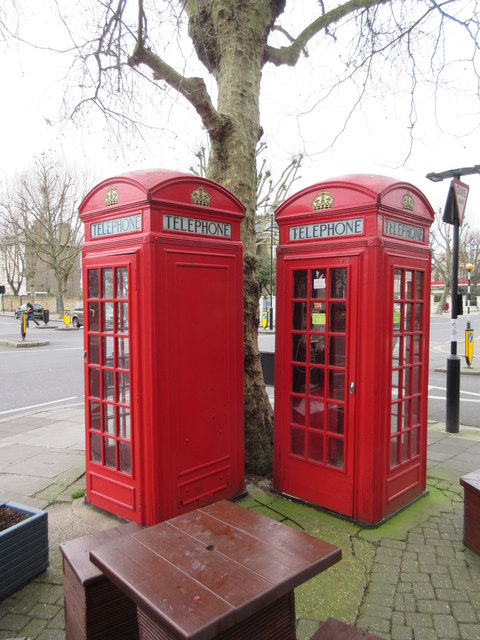 Pair Of K2 Telephone Boxes Outside     U00a9 David Anstiss